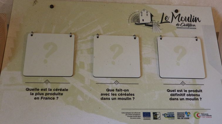Panneaux pédagogiques du Moulin de Châtillon lors de la journée scolaire de l'école élémentaire d'Itteville